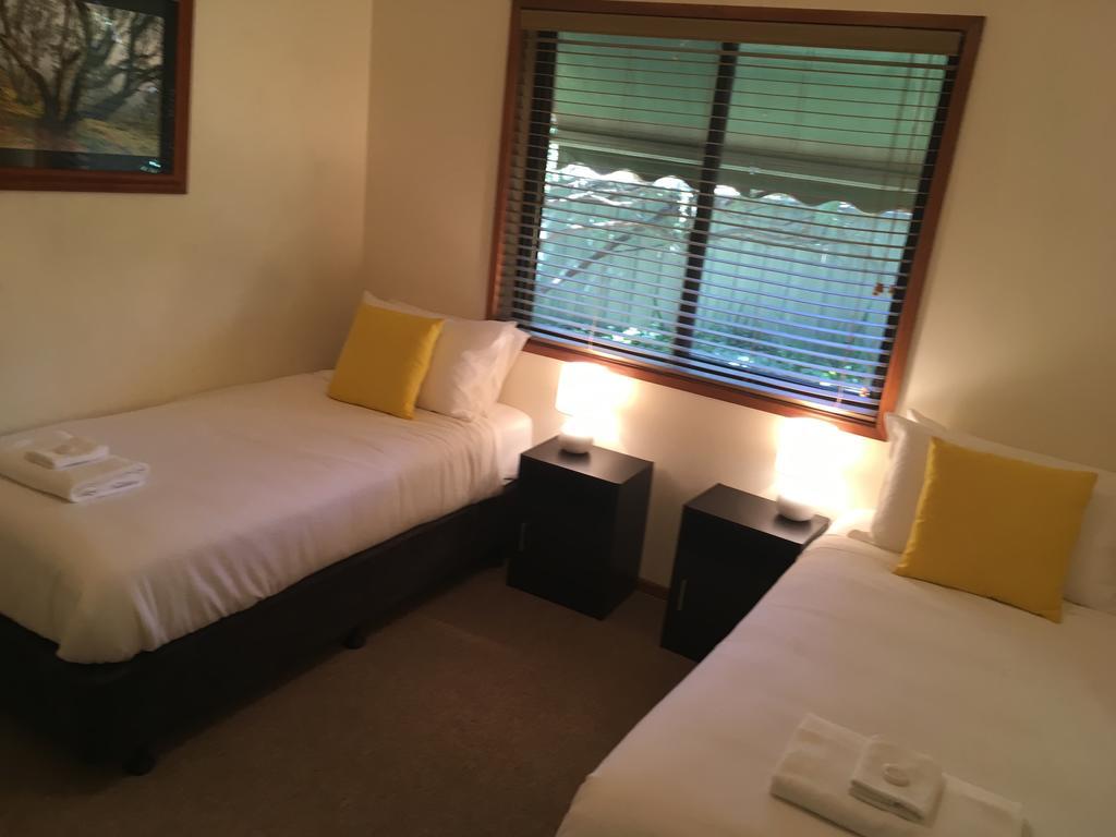 Acorn Lodge Bright Bagian luar foto