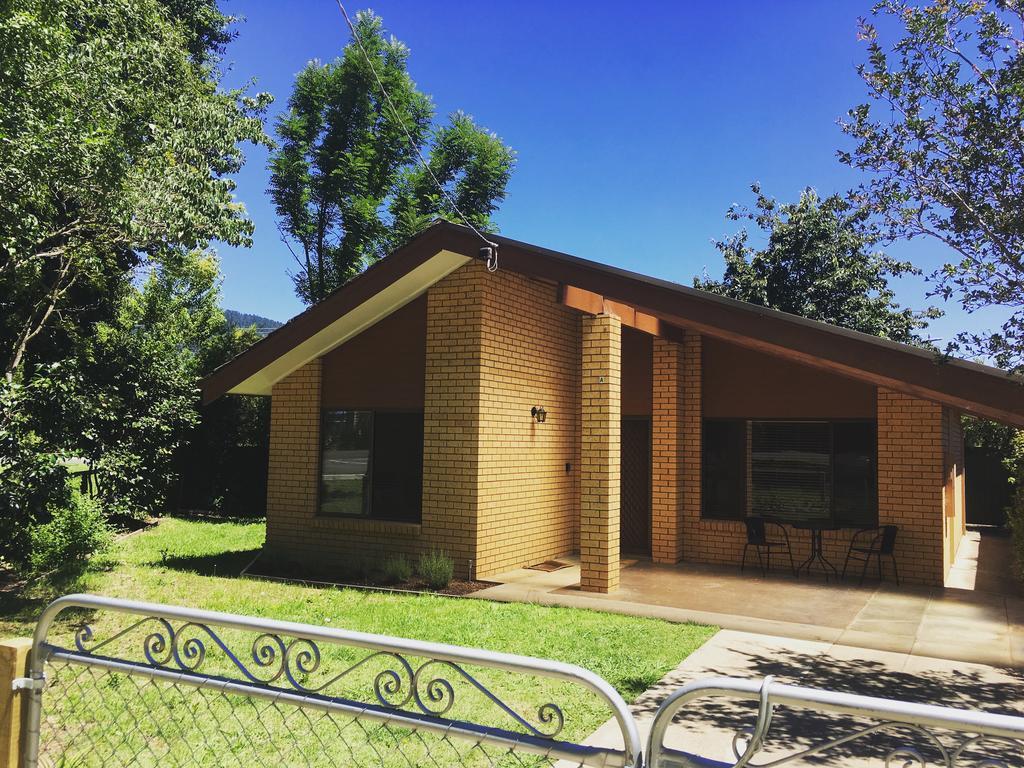 Acorn Lodge Bright Bagian luar foto